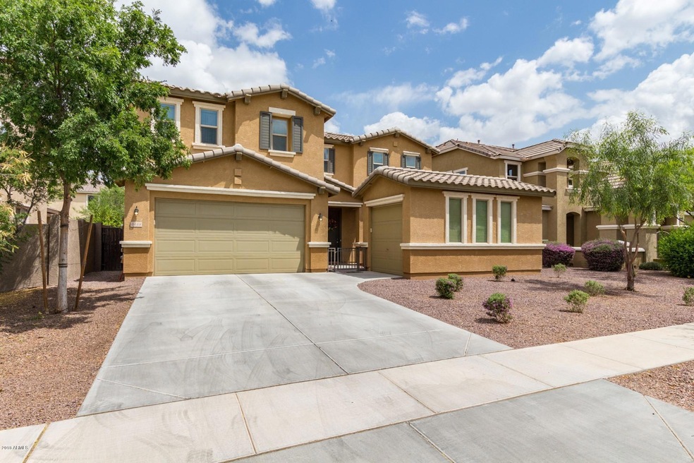 GREAT CURB APPEAL