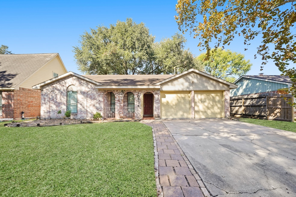 10534 Huntington View Dr, Houston, TX 77099 - photo 1