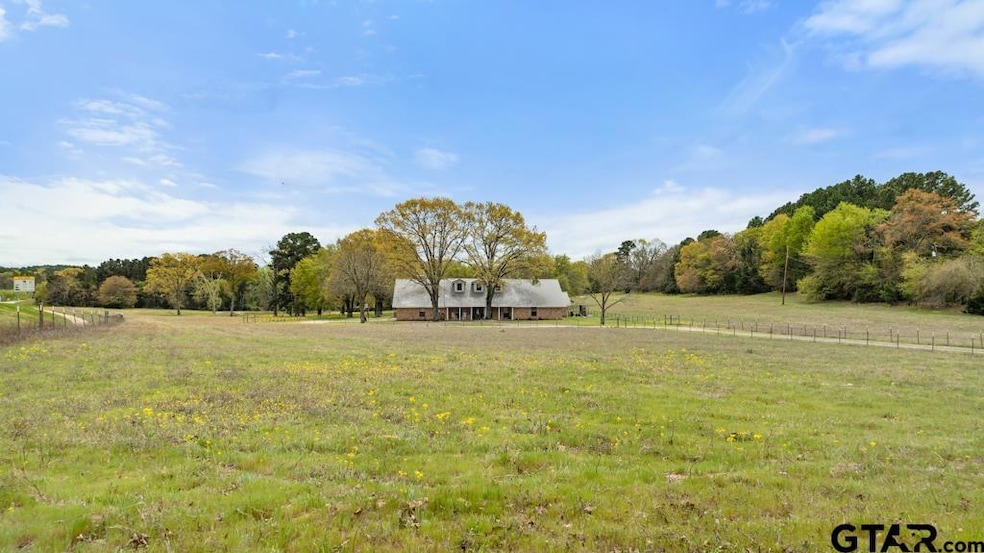 Pending $779,900