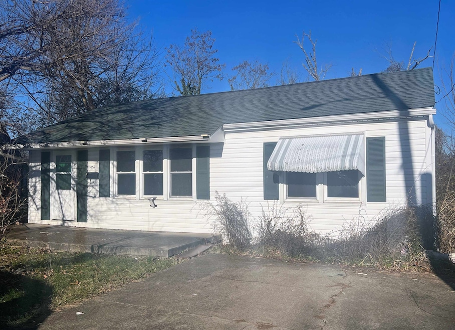 453 Linden Cir, Huntington, WV 25705 - photo 1