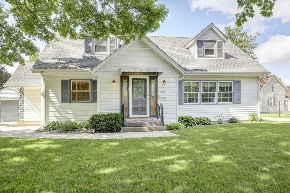 New Prague 3 bed 3 bath Home is for sale