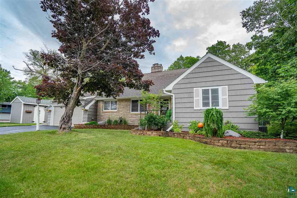 3672 E 3rd St, Duluth, MN 55804 - photo 1