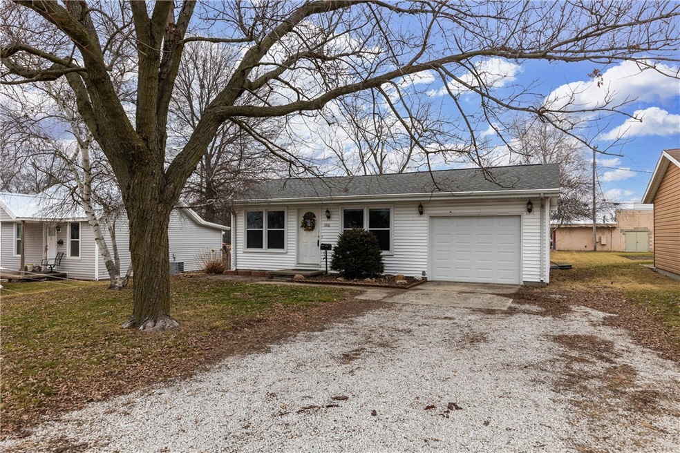 1016 N 16th St, Mattoon, IL 61938 - photo 1