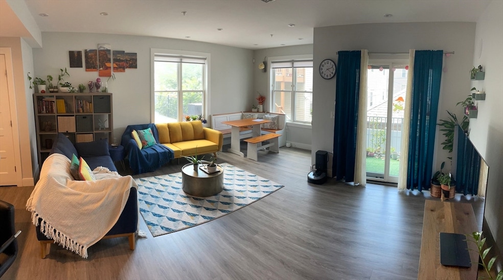 151 Hancock St unit 5, Quincy, MA 02171 - photo 1