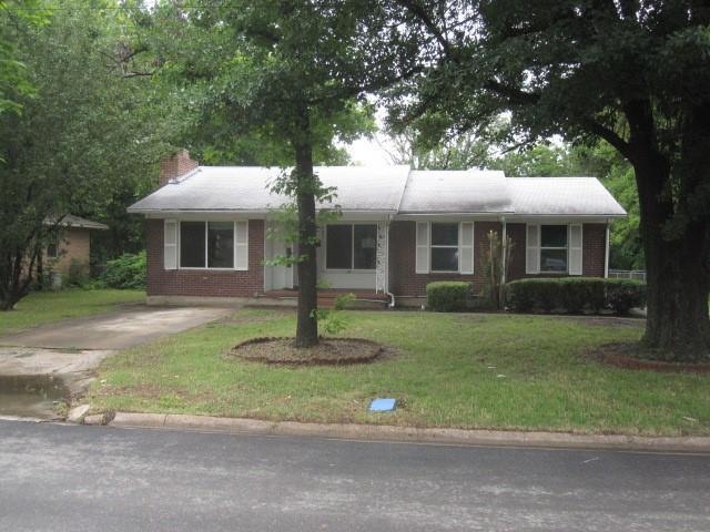 207 E Russell Ave, Bonham, TX 75418 - photo 1