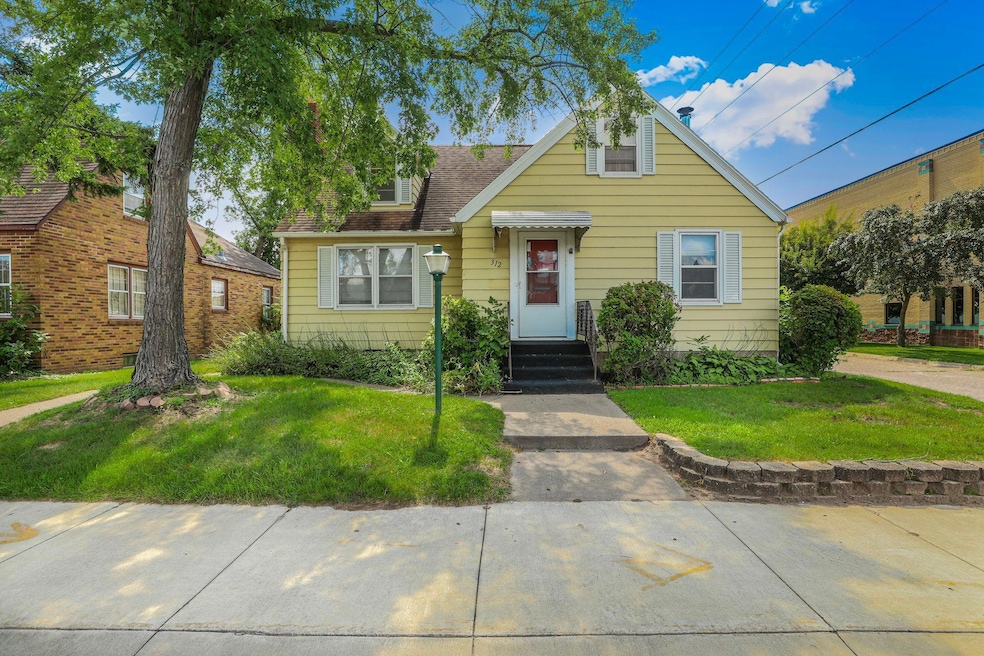 312 E Broadway, Little Falls, MN 56345 - photo 1