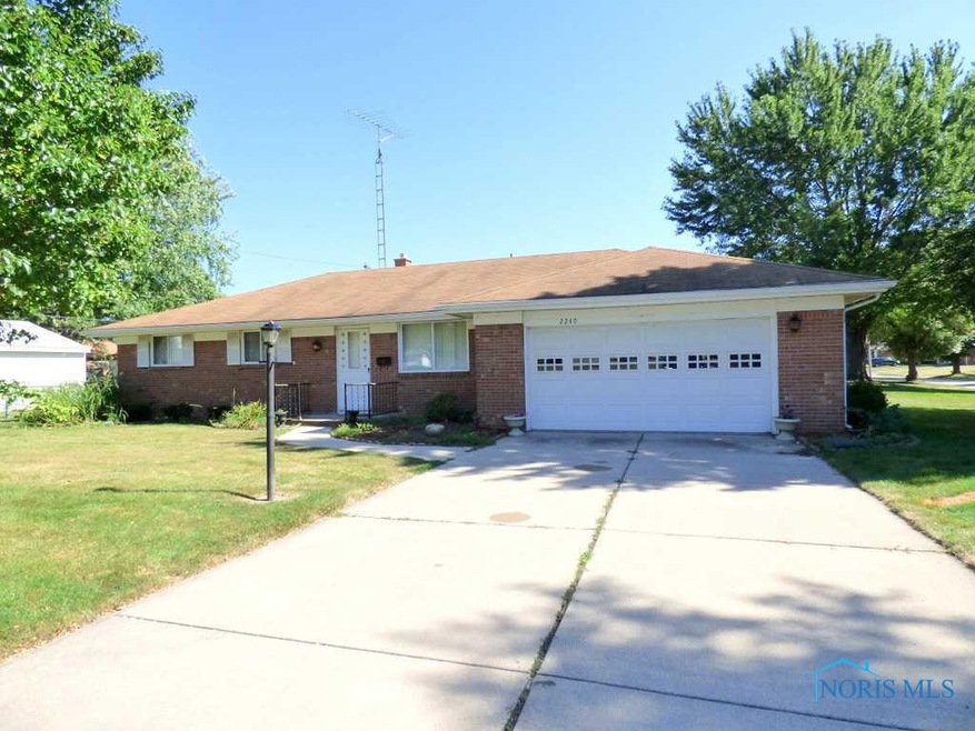 2240 104th St, Toledo, OH 43611 - photo 1