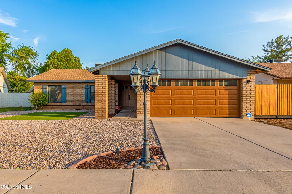 839 W Posada Ave, Mesa, AZ 85210 - photo 1