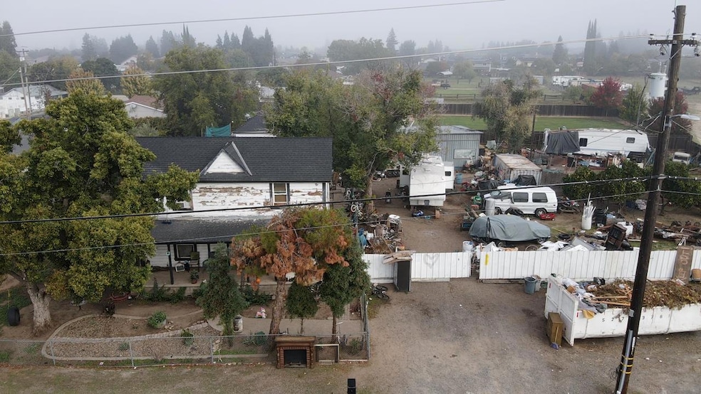 2306 W F St, Oakdale, CA 95361 - photo 1