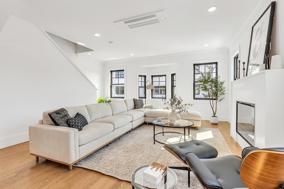 349 Baker St unit A, West Roxbury, MA 02132 - photo 1