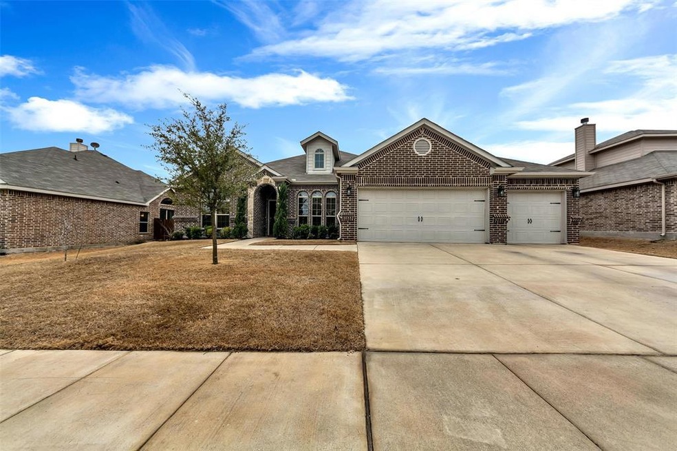 1632 Signature Dr, Weatherford, TX 76087 - photo 1