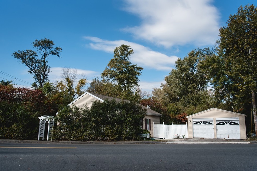 131 Vine St, Saugus, MA 01906 - photo 1