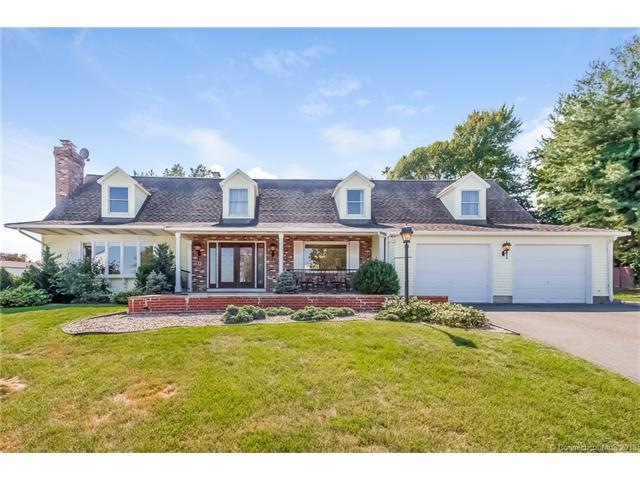 Welcome to 28 West Ledge Dr Wethersfield!