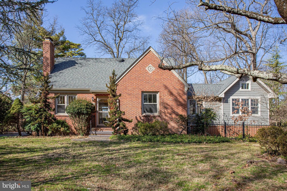 202 Grove Ave, Washington Grove, MD 20880 - photo 1