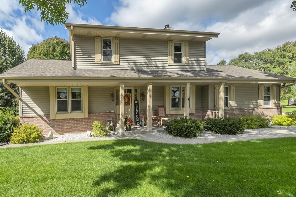 W154N7755 Pheasant Ln, Menomonee Falls, WI 53051 - photo 1