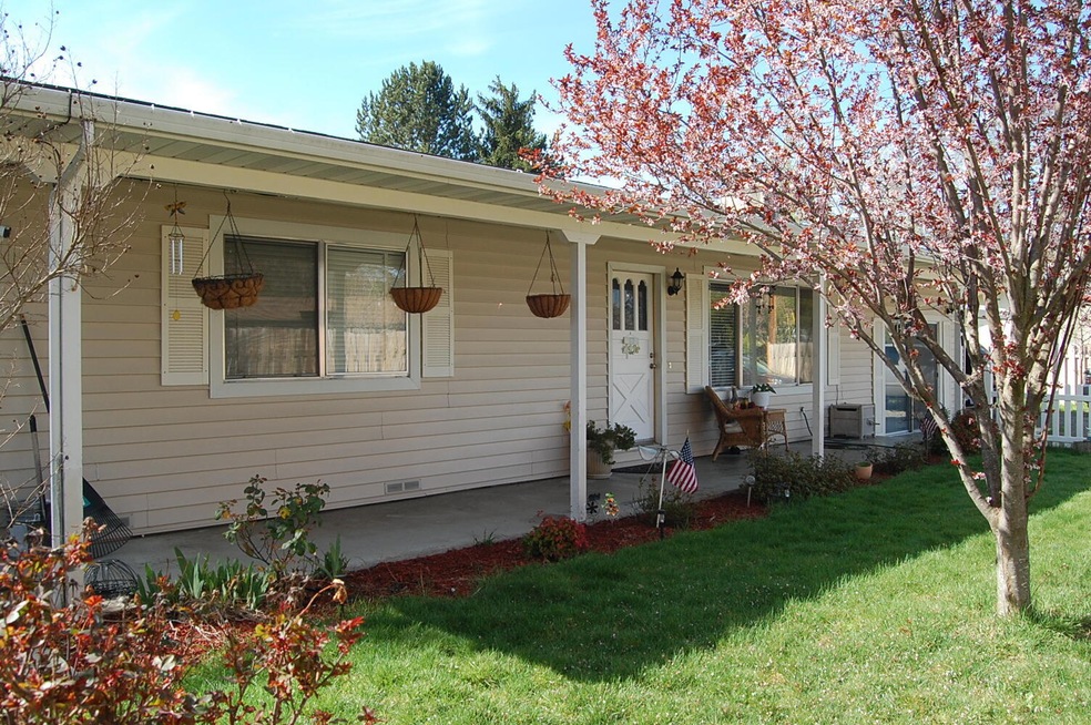 931 SW Mary Ave, Grants Pass, OR 97526 - photo 1