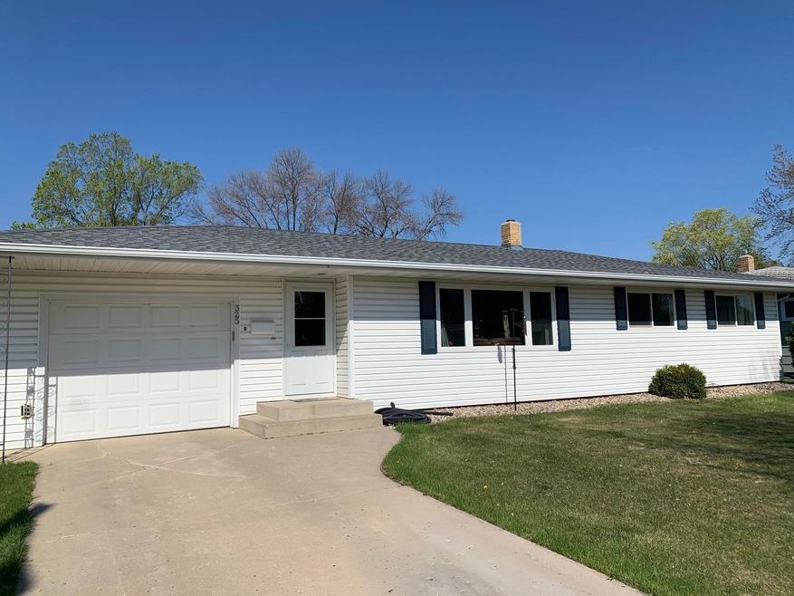 325 14th Ave NE, Jamestown, ND 58401 - photo 1