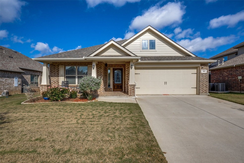 1913 Pavilion Ln, Denton, TX 76210 - photo 1