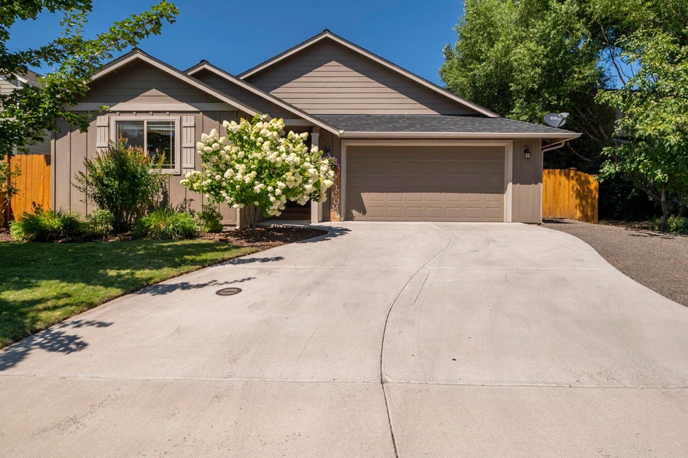 2969 SW Obsidian Ln, Redmond, OR 97756 - photo 1