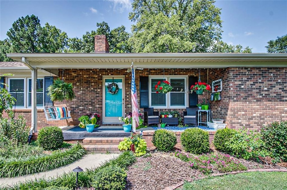 826 Holly Dr, Asheboro, NC 27205 - photo 1