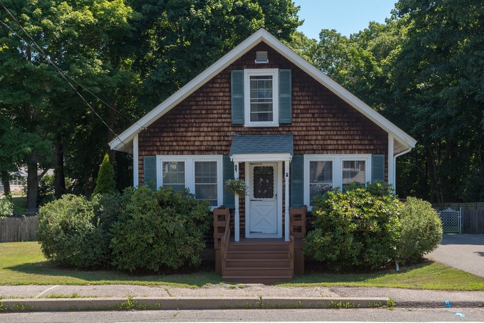 77 Pleasant St, Rockland, MA 02370 - photo 1
