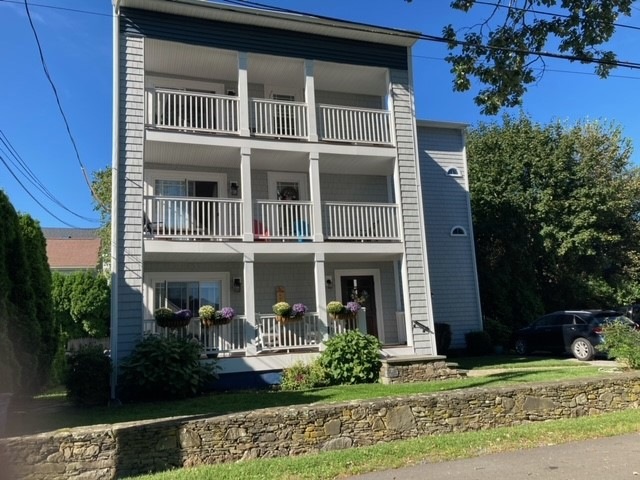 3 William St unit 2, Bristol, RI 02809 - photo 1