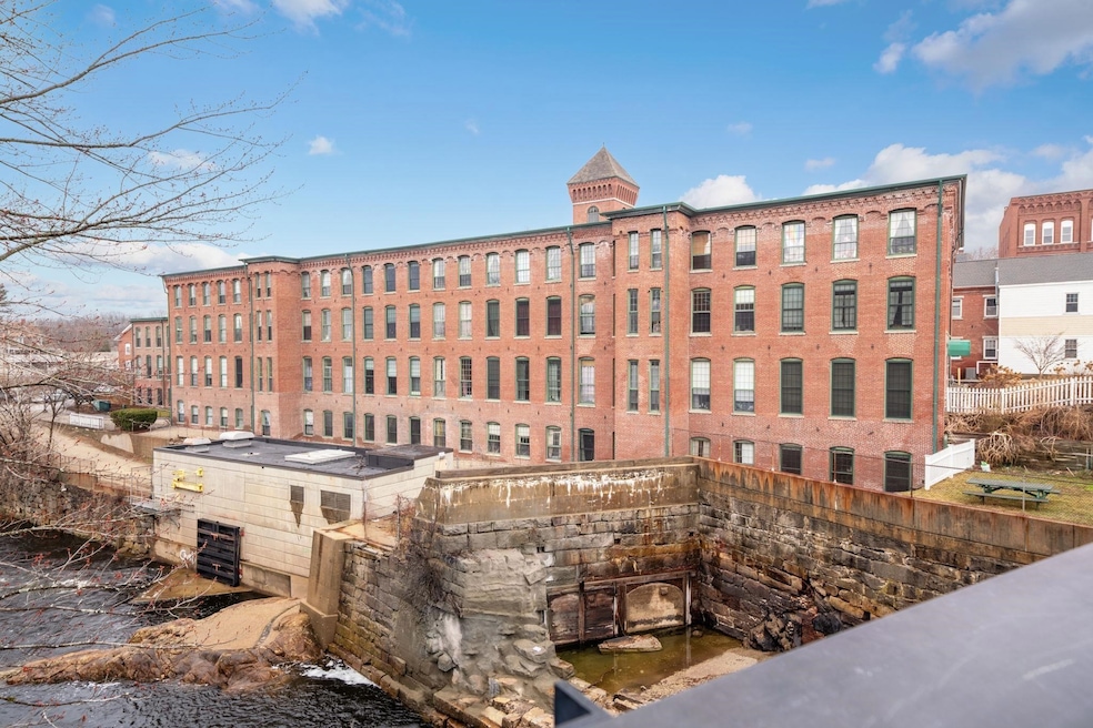 Emerson Mills unit M1, Pembroke, NH 03275 - photo 1