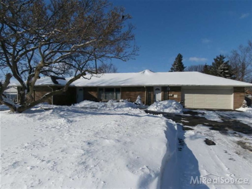 510 W N, Owosso, MI 48867 - photo 1