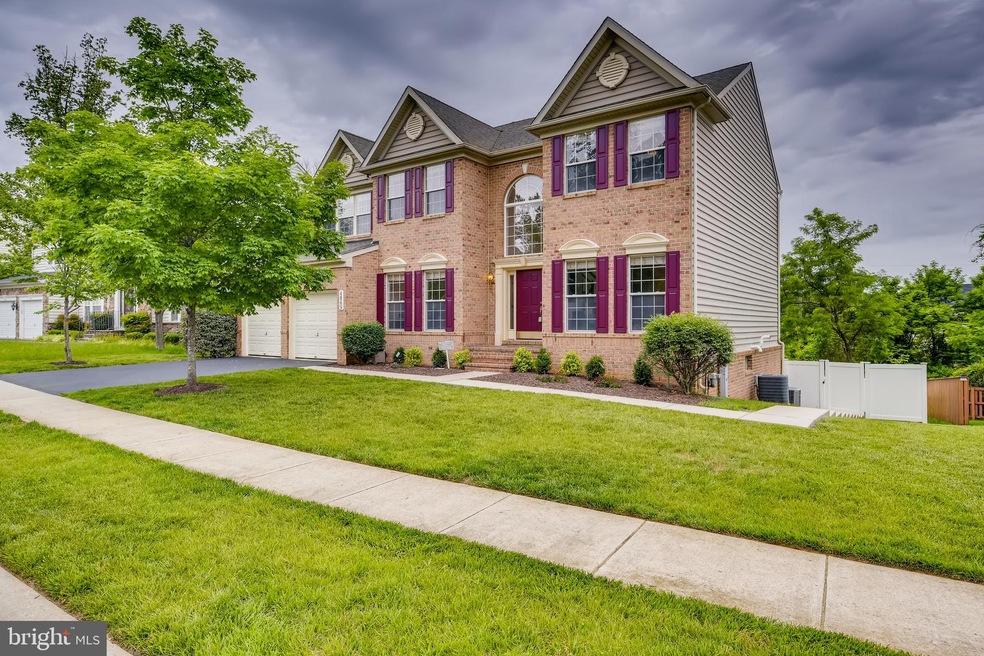 4869 Royal Coachman Dr, Elkridge, MD 21075 - photo 1