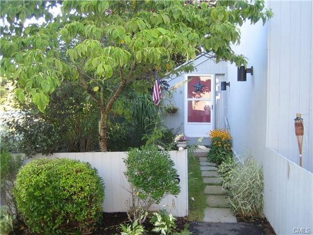 5 Blueberry Ln unit 5, Ridgefield, CT 06877 - photo 1