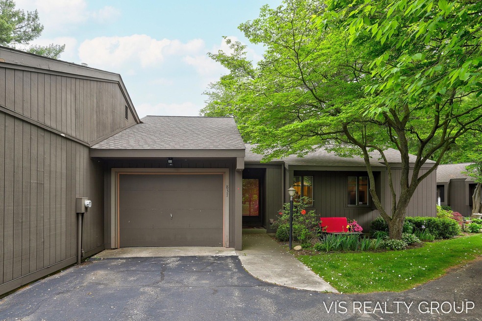 1-web-or-mls-837 Brook Village Ct, Holla