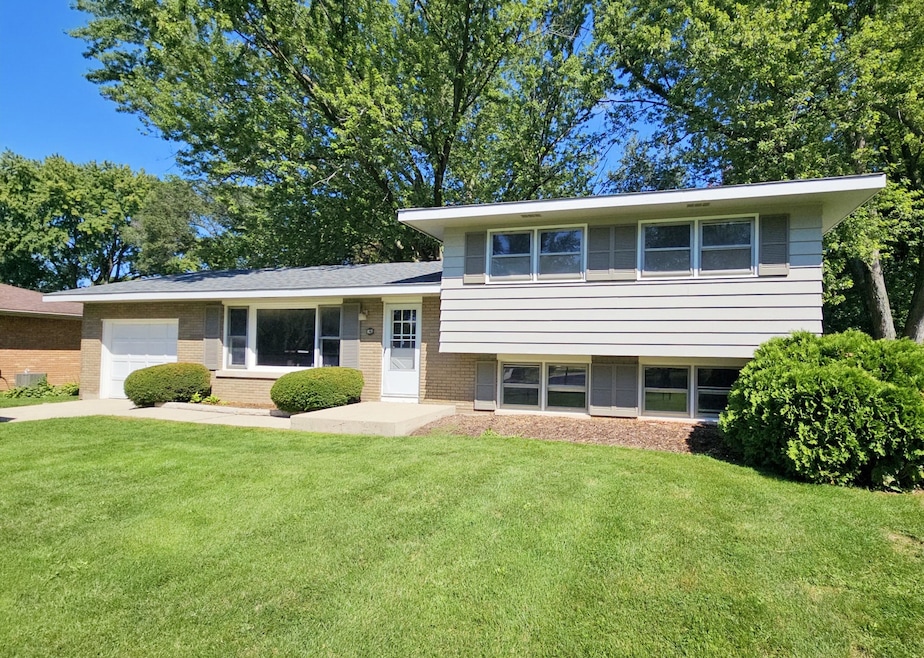 Pending $319,000 • Co-Listing Agent