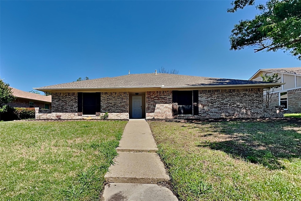Ranch-style house with a front lawn