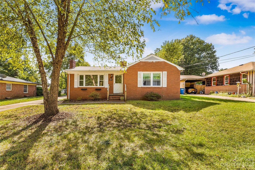 645 Holland Dr, Statesville, NC 28677 - photo 1