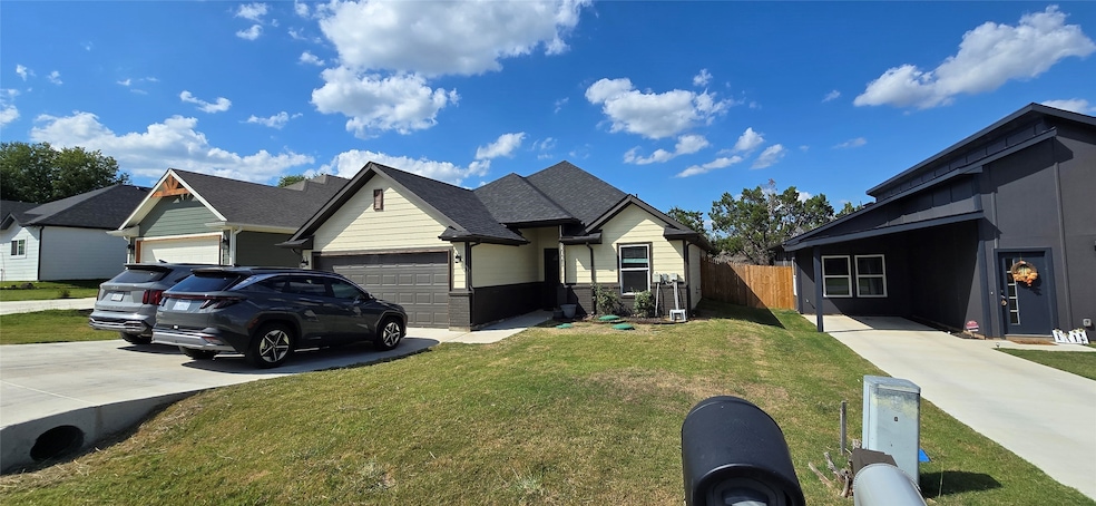 3021 Brazos River Dr, Granbury, TX 76048 - photo 1