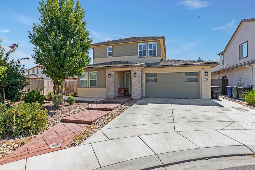 For Sale $729,999 • Co-Listing Agent