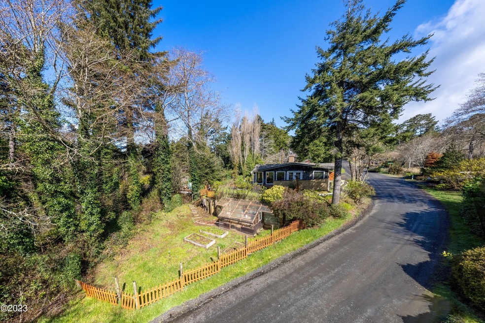 8304 NW SEAL ROCK ST (8)