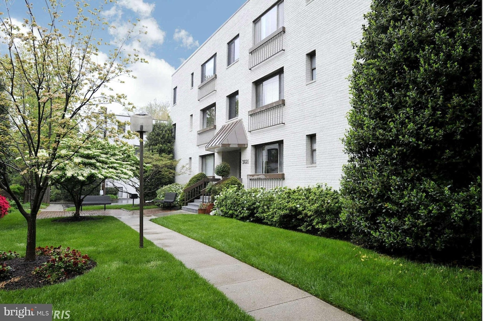 3821 Davis Place NW unit 3, Washington, DC 20007 - photo 1