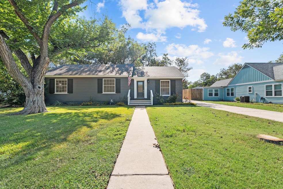 Single story home with roof with shingles