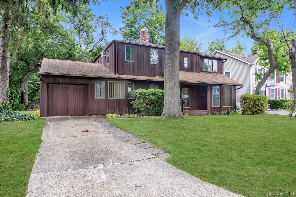 87 Hillturn Ln, Roslyn Heights, NY 11577 - photo 1