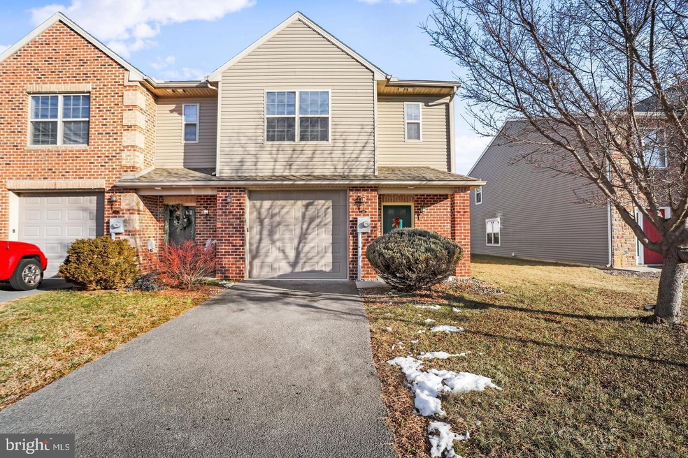 216 Meriweather Dr, Chambersburg, PA 17201 - photo 1