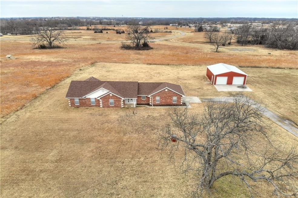 43316 Belle Brook Cir, Shawnee, OK 74804 - photo 1