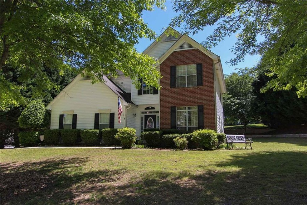 Great Dacula neighborhood with huge lots!