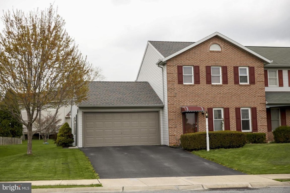 217 Zwecker Cir, New Holland, PA 17557 - photo 1