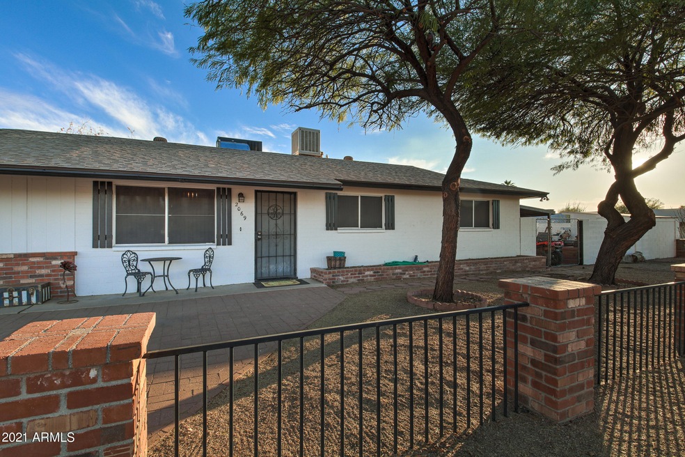 2069 W Greasewood St-11