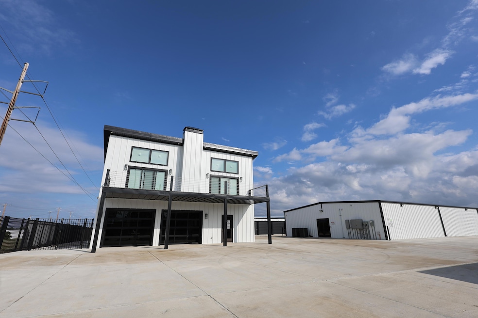 4288 W 32nd St unit A, Joplin, MO 64804 - photo 1