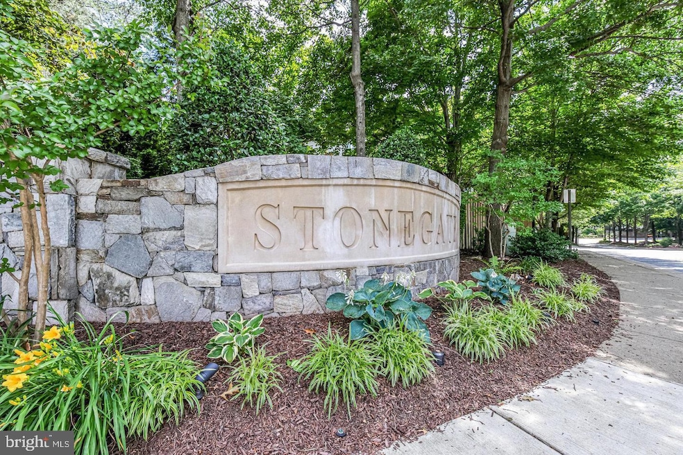 2356 Garnett Dr unit 1, Alexandria, VA 22311 - photo 1