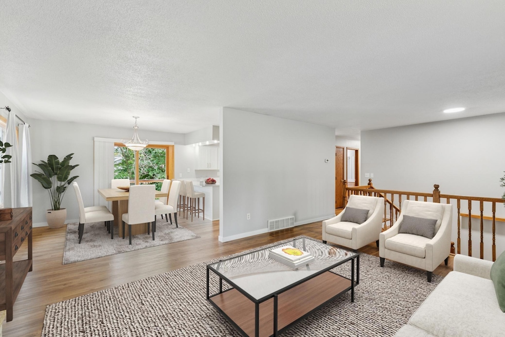 For Sale $384,900 • Co-Listing Agent