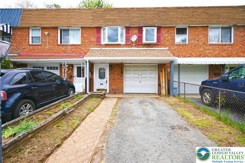 639 Dixon St, Allentown, PA 18103 - photo 1