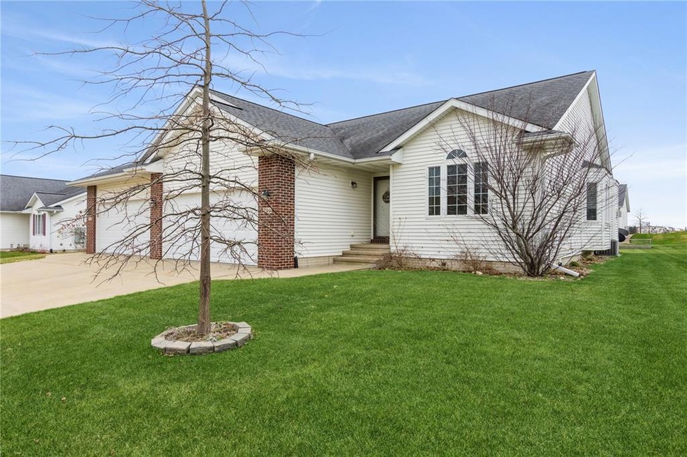 701 Rosedale Dr unit 17A, Center Point, IA 52213 - photo 1